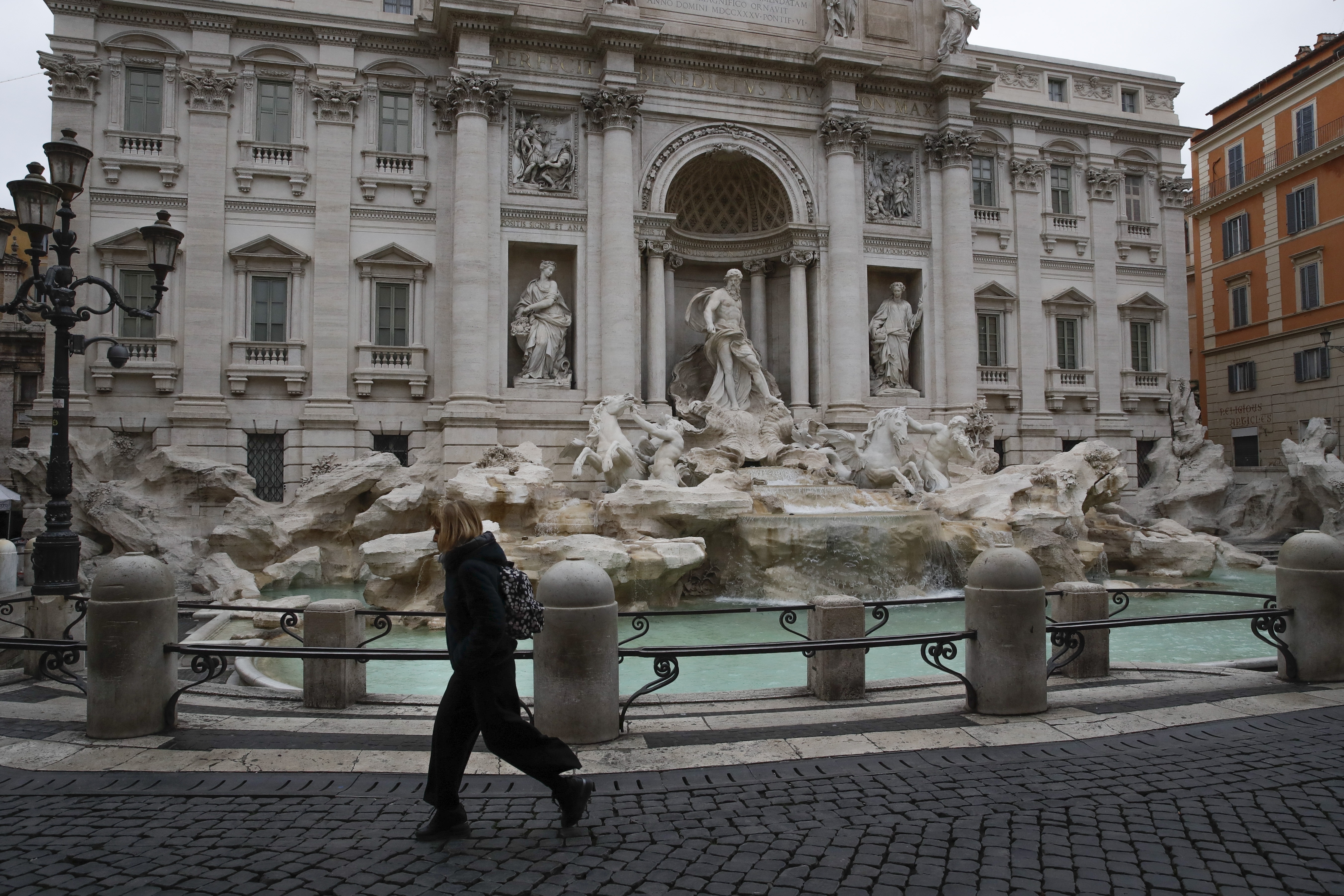 Затворене радње, пусте улице и неуобичајена тишина: Искуство Италије упозорење другим државама